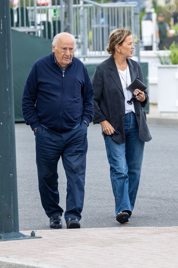 BGUK_2975553 - a coruna, espagne - L'homme d'affaires milliardaire espagnol Amancio Ortega profite d'une journée en famille pour regarder les chevaux faire du saut d'obstacles au centre équestre Casas Novas avec sa fille Marta Ortega et son partenaire Carlos Torretta à La Corogne, en Espagne.



Sur la photo : Amancio Ortega