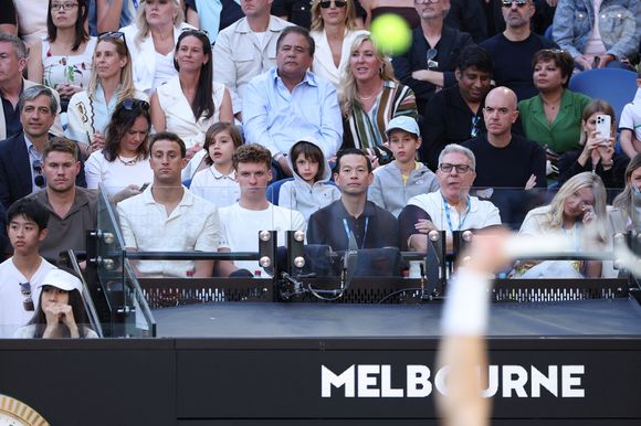 Le Français a été aperçu dans les tribunes de l’Open d’Australie

Léon Marchand - L'Italien J.Sinner domine l'Allemand A.Zverev (6-3, 7-6, 6-3) en finale de l'Open  d'Australie à Melbourne, le 26 janvier 2025. 
© Nicolas Luttiau / Bestimage