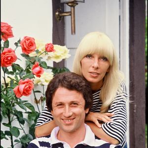 Ensuite, l'actrice française a dit "oui" à l'acteur et producteur américain Ed Garner en 1967 au cours d'une cérémonie à Las Vegas.

Michel Drucker et sa femme Dany Saval