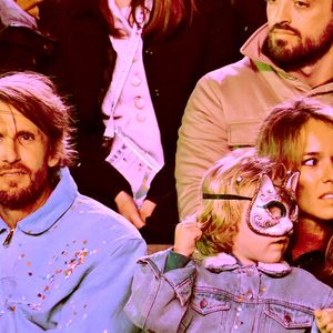 Philippe et Elodie ne se sont autorisés qu'une sortie publique avec lui, au Carnaval de Nice, en 2024.

Philippe Lacheau, l'acteur, réalisateur, scénariste et animateur français venu en famiile, avec sa femme Elodie Fontan et leur fils Raphaël, durant le premier corso carnavalesque illuminé du Carnaval de Nice 2024 "Roi de la Pop Culture", le 17 février 2024. Bruno Bebert / Bestimage