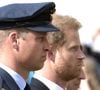 Et même lorsqu'il a pris sa retraite, en 2001, Graham Craker est resté très proche de la famille royale d'Angleterre, en particulier des deux fils du roi Charles III.
Le prince de Galles William, le prince Harry, duc de Sussex - Procession cérémonielle du cercueil de la reine Elisabeth II du palais de Buckingham à Westminster Hall à Londres. Le 14 septembre 2022. Backgrid UK/ Bestimage