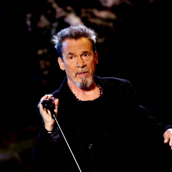 Par ailleurs, le chanteur de 64 ans indique qu'il quittera rapidement les lieux après le concert, pas de rencontre avec ses fans de prévue.

Exclusif - Florent Pagny lors de l'enregistrement de la 2ème partie de soirée de l'émission "La chanson secrète N°14", présentée par N.Aliagas et diffusée le 26 décembre sur TF1, à Paris, France, le 9 décembre 2025. © Jacovides-Moreau/Bestimage