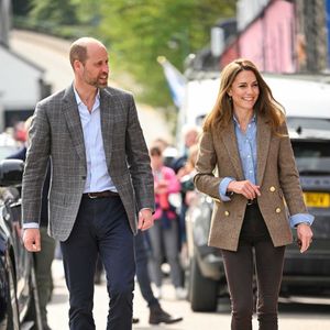 Le prince William, prince de Galles, et Catherine (Kate) Middleton, princesse de Galles, duc et duchesse de Rothesay, visitent la ville de Tobermory en Ecosse, Royaume Uni, le 29 avril 2025. © Backgrid UK/Bestimage