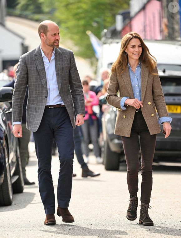 Le prince William, prince de Galles, et Catherine (Kate) Middleton, princesse de Galles, duc et duchesse de Rothesay, visitent la ville de Tobermory en Ecosse, Royaume Uni, le 29 avril 2025. © Backgrid UK/Bestimage