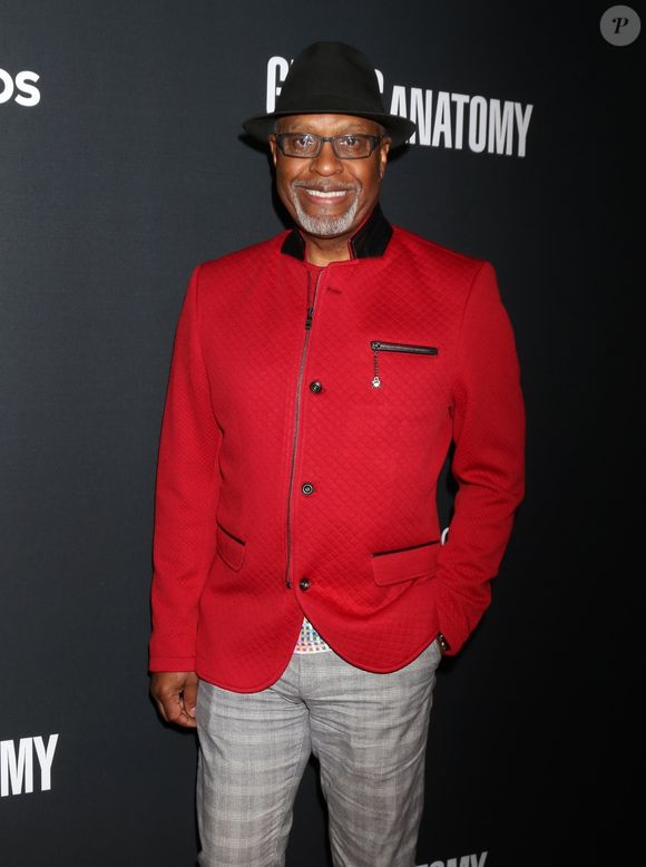 James Pickens Jr. - Les acteurs de 'Greys Anatomy' réunis pour fêter la diffusion du 300ème épisode de la série au restaurant TAO à Hollywood, le 5 novembre 2017. © Backgrid USA / Bestimage