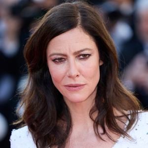 Un endroit où elle se sent bien mais qui ne lui ressemble pas forcément. 

Anna Mouglalis - Montée des marches du film « Megalopolis » lors du 77ème Festival International du Film de Cannes, au Palais des Festivals à Cannes. Le 16 mai 2024
© Jacovides-Moreau / Bestimage