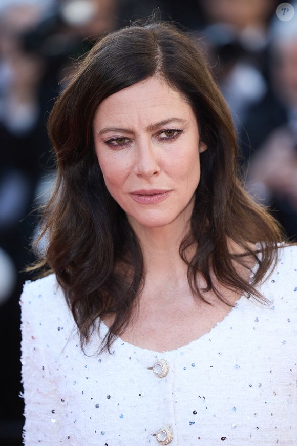 Un endroit où elle se sent bien mais qui ne lui ressemble pas forcément. 

Anna Mouglalis - Montée des marches du film « Megalopolis » lors du 77ème Festival International du Film de Cannes, au Palais des Festivals à Cannes. Le 16 mai 2024
© Jacovides-Moreau / Bestimage