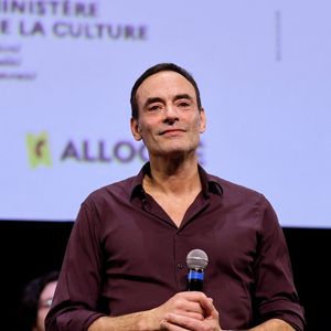 Anthony Delon - Pour la séance de clôture de la 16ème édition du Festival Lumière de Lyon, un hommage tout particulier a été rendu à l'acteur Alain Delon en projetant "Plein Soleil" de René Clément. Pour l'occasion Vincent Lindon a prononcé un discours en présence de Anthony Delon, qui, sous le coup de l'émotion, a fondu en larmes pendant l'évocation de son père. C'est la première fois, depuis sa disparition, qu'un hommage était rendu en public à Alain Delon,  au Halle Tony Garnier, à Lyon, France, le 20 octobre 2024. © Dominique Jacovides/Bestimage