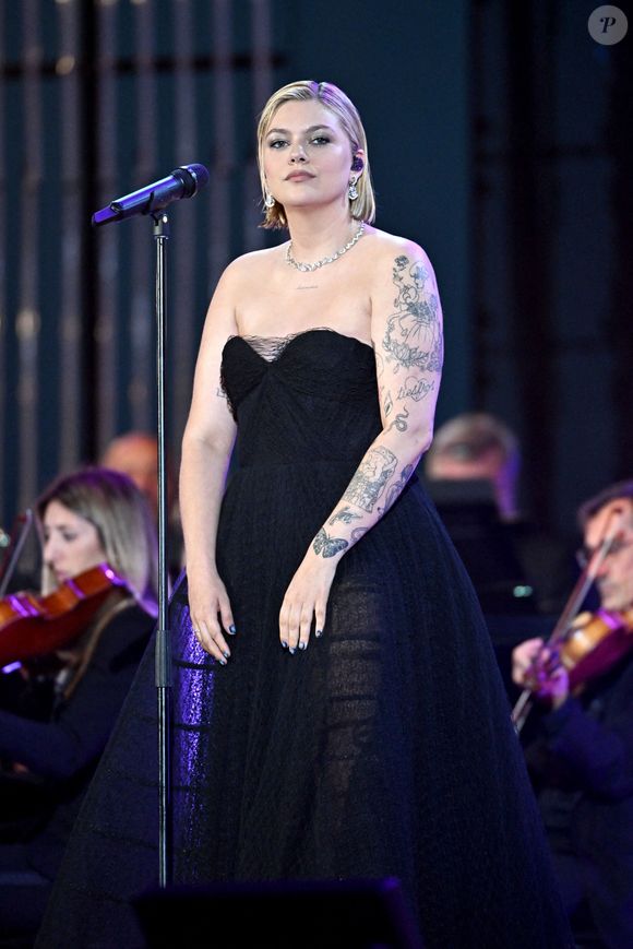 Exclusif - Louane - Enregistrement de l'émission "Cannes chante le Cinéma" sur la célèbre plage Macé de Cannes, le 25 mai 2023 lors de la 76ème édition du Festival de Cannes le 25 mai 2023. © Bruno Bebert-Tiziano da Silva/Bestimage