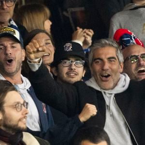 Ary Abittan, Michael Youn, Sean Obispo, Cartman - Célébrités dans les tribunes lors du match retour de la Ligue Des Champions 2024-2025 (LDC) "PSG - Arsenal" (2-1) au Parc des Princes à Paris le 7 mai 2025. © Cyril Moreau/Bestimage