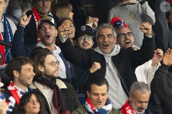 Ary Abittan, Michael Youn, Sean Obispo, Cartman - Célébrités dans les tribunes lors du match retour de la Ligue Des Champions 2024-2025 (LDC) "PSG - Arsenal" (2-1) au Parc des Princes à Paris le 7 mai 2025. © Cyril Moreau/Bestimage