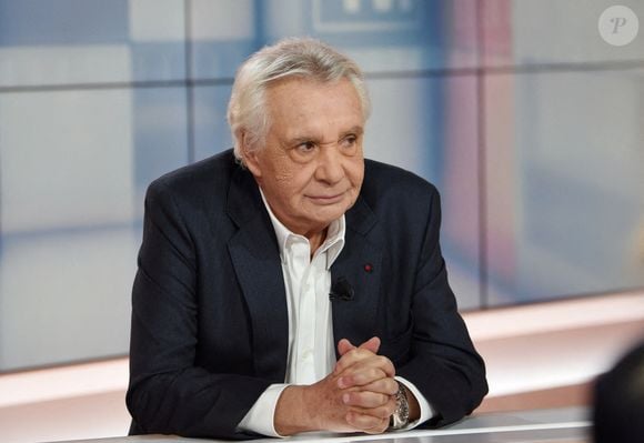 Michel Sardou est interwievé par Apolline de Malherbe sur BFMTV à Paris, France, le 27 octobre 2019. Photo by Alain Apaydin/ABACAPRESS.COM