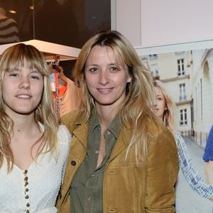 L'événement se tient à Paris, jusqu'au 26 septembre prochain, pour le plus grand plaisir des amateurs d'art.
Exclusif - Sarah Lavoine et sa fille Yasmine - Vernissage du nouveau design éphémère de la boutique Comptoir Des Cotonniers de Saint-Sulpice à Paris, le 9 avril 2015.
© RACHID BELLAK / BESTIMAGE
