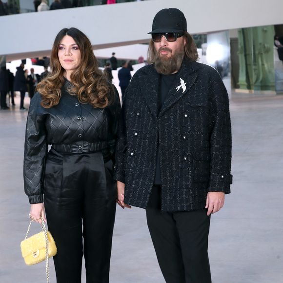 Amandine de la Richardière et Sébastien Tellier  - Célébrités au Défilé de Mode Chanel, Collection Haute Couture Printemps / Été 2025, dans le cadre de la Fashion Week de Paris, France, le 27 Janvier 2025. 

© Bertrand Rindoff / Bestimage