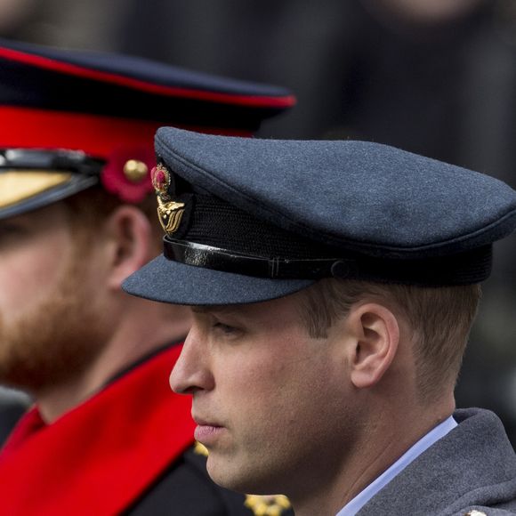 Il s'agit de Rosie Roche, la petite-fille de l'oncle de Lady Diana. 

Le prince William et le prince Harry participent à la cérémonie du Remembrance Sunday à Londres, Royaume Uni, le 12 novembre 2017.

Phtoo : Agence / Bestimage