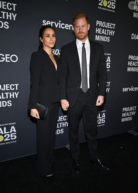 Mais pourquoi toutes les personnes qui travaillent à leurs côtés finissent par partir ?

Le prince Harry, duc de Sussex et Meghan Markle, duchesse de Sussex, lors du 3ème gala annuel du projet "Healthy Minds" aux Spring Studios à New York City, New York, Etats-Unis, le 9 octobre 2025. © NDZ/StarMax/Bestimage