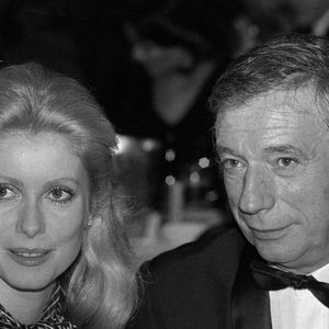 L'actrice Catherine Deneuve et l'acteur Yves Montand à l'occasion de la remise des prix Bambi à Munich le 15 janvier 1976. Photo Imago/Abaca