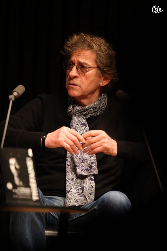 Son épouse Francine assure que « La mort ne lui fait pas peur » et qu’il « n'est ni dans le déni, ni dans l'apitoiement, ni dans la plainte ».

Exclusif - Hubert-Félix Thiéfaine à la "Station Ausone-Mollat" à Bordeaux, FRance, le 13 décembre 2023, pour un échange avec ses lecteurs, lors de la sortie de son receuil "Itinéraire d'un naufragé" - Editions Points, regroupant l'intégralité des paroles de ses chansons. © Jean-Marc Lhomer/Bestimage