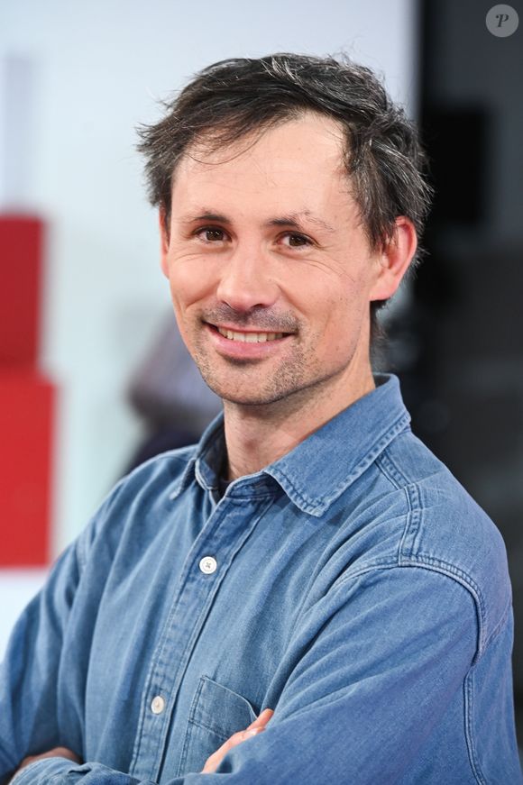 Exclusif - Mathieu Tordeur lors de l'enregistrement de l'émission Vivement dimanche au studio Rive gauche, présentée par M.Drucker, diffusée sur France 3 le 17 mai 2026, à Paris, France, le 21 avril 2026. © Guillaume Gaffiot/Bestimage