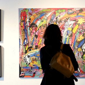 Lui qui avant cela avait pu exposer une soixantaine de ses oeuvres au musée de la Mer Marine à Bordeaux

Exclusif - Le chanteur Pascal Obispo présente ses oeuvres (toiles, collages et dessins) au Musée Mer Marine à Bordeaux le 21 mars 2023.

© Patrick Bernard / Bestimage