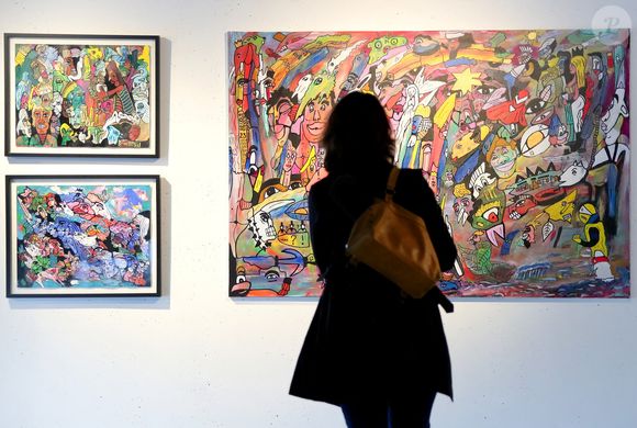 Lui qui avant cela avait pu exposer une soixantaine de ses oeuvres au musée de la Mer Marine à Bordeaux

Exclusif - Le chanteur Pascal Obispo présente ses oeuvres (toiles, collages et dessins) au Musée Mer Marine à Bordeaux le 21 mars 2023.

© Patrick Bernard / Bestimage