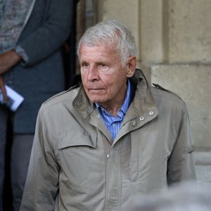 Patrick Poivre d'Arvor lors de la cérémonie d'enterrement de Daniel Bilalian à l'église Saint-Pierre de Neuilly-sur-Seine, près de Paris, France, le 22 mai 2025. Photo par Raphael Lafargue/ABACAPRESS.COM