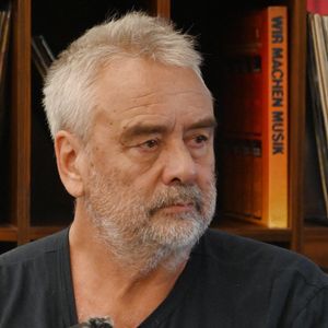 Luc Besson est à Shanghai avec son film ''DogMan'' pour partager ses expériences de tournage avec le public, le 9 décembre 2023. © SIPA Asia / Zuma Press / Bestimage