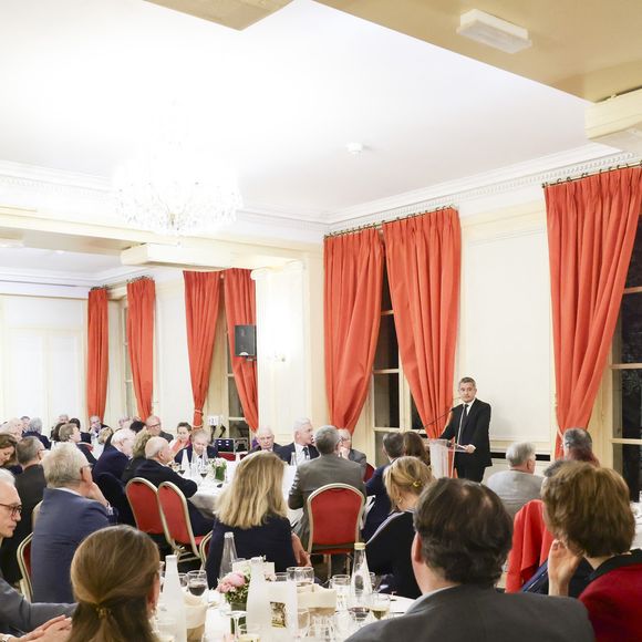 Que l'assemblée présente a suivi avec beaucoup d'attention 

Exclusif - Gérald Darmanin - Les salons de la Maison de l’Amérique latine ont fait salle comble ce mardi 8 avril, réunissant de nombreuses personnalités du monde des affaires, de la culture ou encore de la diplomatie, venues écouter G.Darmanin, ministre d’État, garde des Sceaux, ministre de la Justice, lors d’un dîner du Cercle de la Revue des Deux Mondes. Une soirée exceptionnelle riche en débat ! © Jack Tribeca / Bestimage