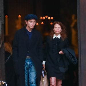 Le chanteur Raphaël (Raphaël Haroche) et sa compagne Mélanie Thierry - Obsèques du photographe allemand Peter Lindbergh en l’église Saint-Sulpice à Paris le 24 septembre 2019.