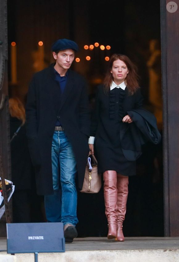 Le chanteur Raphaël (Raphaël Haroche) et sa compagne Mélanie Thierry - Obsèques du photographe allemand Peter Lindbergh en l’église Saint-Sulpice à Paris le 24 septembre 2019.