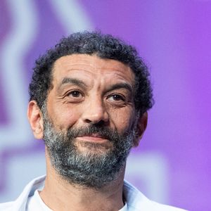 Ramzy Bedia lors de la cérémonie d'ouverture du 7e Festival international CannesSeries à Cannes, en France, le 5 avril 2024. Photo : Aurore Marechal/ABACAPRESS.COM