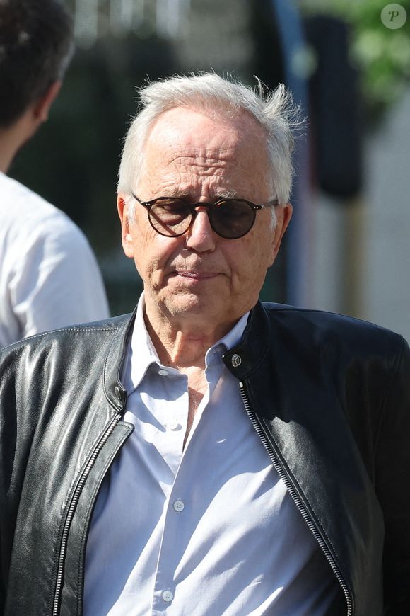 Fabrice Luchini - Arrivées aux obsèques de Philippe Labro en l'église de Saint-Germain-des-Prés à Paris le 13 juin 2025. © Dominique Jacovides - Christophe Clovis / Bestimage