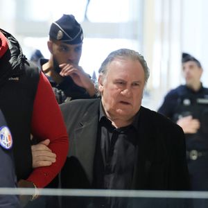 Gérard Depardieu -  Arrivées au procès de Gérard Depardieu pour agressions sexuelles sur deux femmes lors d'un tournage de film en 2021, au tribunal correctionnel de Paris.
Le 27 mars 2025.

© Clovis / Guignebourg / Bestimage