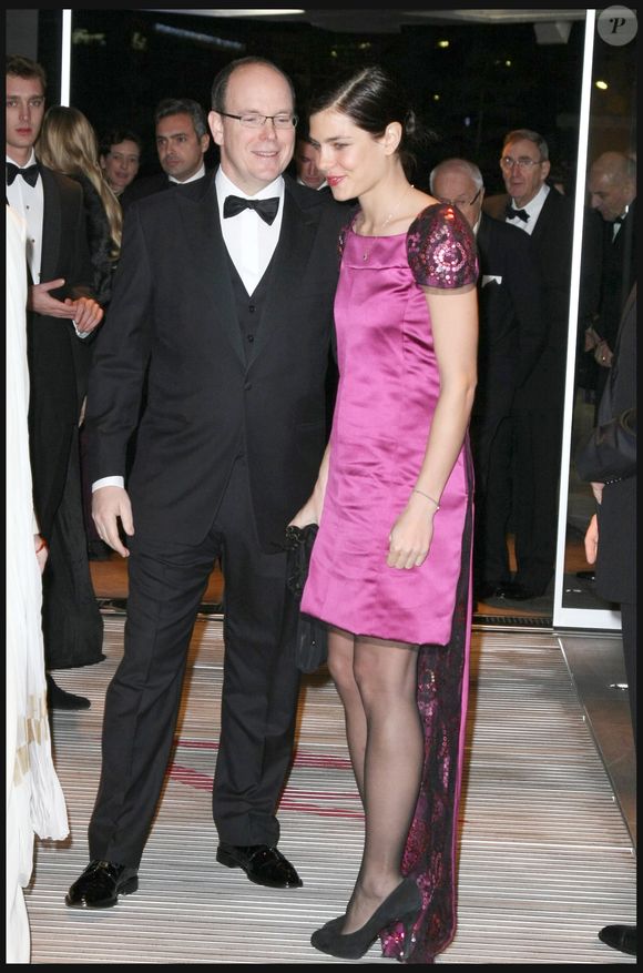 Charlotte Casiraghi et le Prince Albert II de Monaco assistent à la soirée de gala du centenaire des Ballets Russes, au Grimaldi Forum, le 20 décembre 2009, à Monaco. Cet événement a lieu pour clôturer le Monaco Dance Forum. Cette soirée de gala est en l'honneur de la Princesse Caroline de Hanovre. OLIVIER BORDE / BESTIMAGE