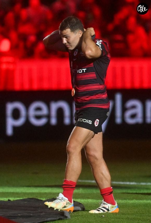 Antoine Dupont - Les Toulousains soulèvent leur quatrième Bouclier de Brennus d'affilée, après leur victoire face à Montpellier en finale du Top 14 au stade de France, le 27 juin 2026. 

© Christian Liewig / Bestimage
