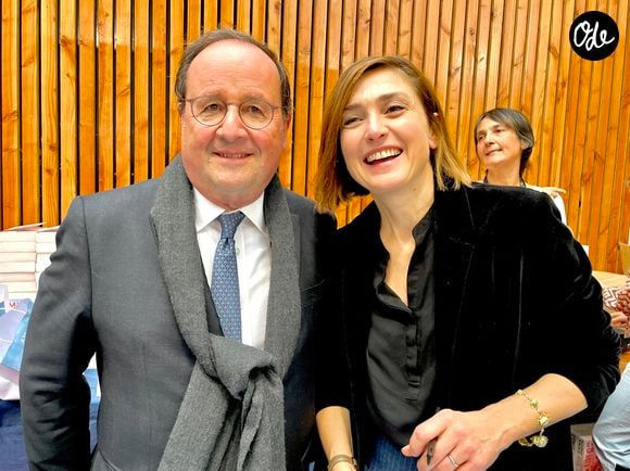 Julie Gayet et son mari François Hollande lors de la 41ème Foire du Livre de Brive dans La Halle Brassens, à Brive-la-Gaillarde, France, le 11 novembre 2023. © Fabien Faure/Bestimage