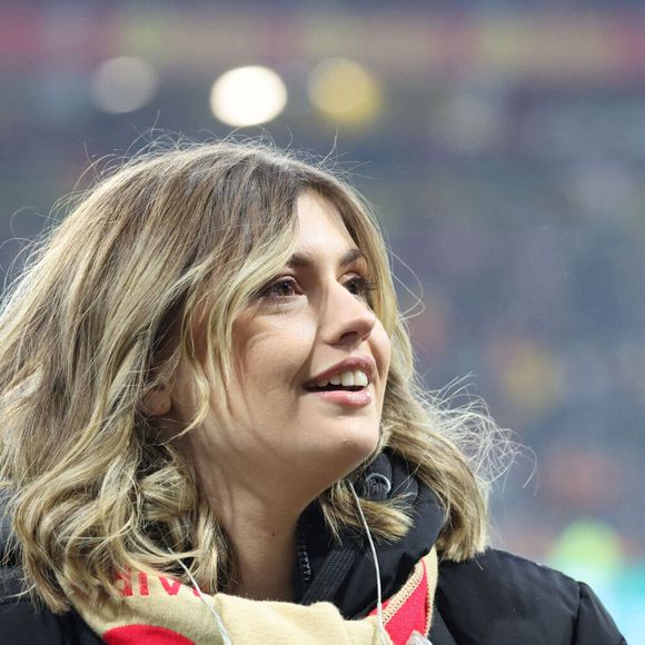 Marine (Star Academy 2024) chante "Les Corons" en hommage à Pierre Bachelet, pour le 20ème anniversaire de sa mort, lors du match de Ligue 1 McDonald's "Lens - Strasbourg (0-2)" au stade Bollaert-Delelis, le 16 février 2025.