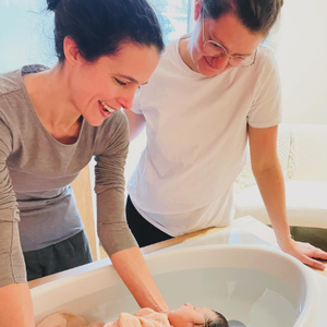 Elle révèle sur Instagram reprendre le chemin des tournages, le coeur fendu.

Clémence Castel (Koh-Lanta) et Marie Vallognes partagent des photos avec leur fille Colette.