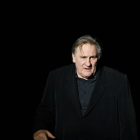 Exclusif - Gérard Depardieu chante "Barbara" sur la scène du palais des congrès Atlantia en pré-ouverture du 5ème festival du cinéma et musique de film de la Baule le 4 novembre 2018. © José Texeira/Bestimage