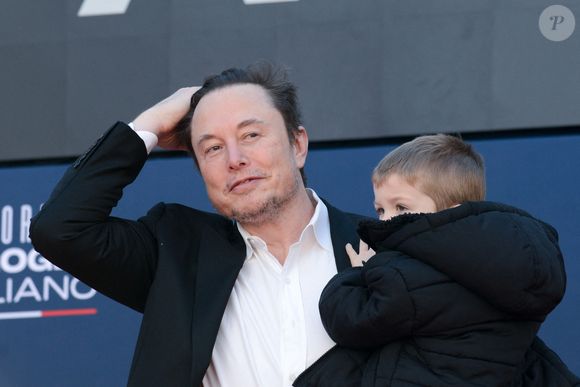 Elon Musk et son fils lors du rassemblement politique organisé par Fratelli d'Italia "Atreju 2023 Welcome Back Italian Pride" à Rome - December 16, 2023, Rome, Italy: Rome, Italy, Castel San'Antangelo, December 16, 2023, Elon Musk and his son  during  Atreju, political demonstration organized by Fratelli d'Italia, Giorgia Meloni's party - third day - News. (Credit Image: © Alessandra Carli/LPS via ZUMA Press Wire)