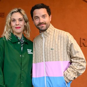 Alysson Paradis et Guillaume Gouix assistent aux Internationaux de France 2024 à Roland Garros le 1er juin 2024 à Paris, France. Photo by Laurent Zabulon/ABACAPRESS.COM