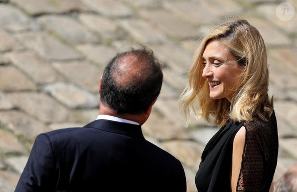 L'ancien président et Julie Gayet forment un couple qui opte pour la simplicité. 

François Hollande et sa compagne Julie Gayet lors de la cérémonie d’hommage national à Jean-Paul Belmondo à l’Hôtel des Invalides à Paris, France, le 9 septembre 2021. © Dominique Jacovides/Bestimage