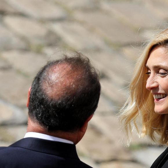 L'ancien président et Julie Gayet forment un couple qui opte pour la simplicité. 

François Hollande et sa compagne Julie Gayet lors de la cérémonie d’hommage national à Jean-Paul Belmondo à l’Hôtel des Invalides à Paris, France, le 9 septembre 2021. © Dominique Jacovides/Bestimage
