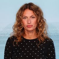 “Il est parti très vite” : Aurélie Saada (duo Brigitte) s’est retrouvée seule avec ses 2 filles après le départ de leur père