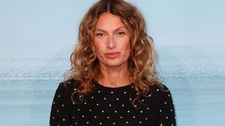 “Il est parti très vite” : Aurélie Saada (duo Brigitte) s’est retrouvée seule avec ses 2 filles après le départ de leur père