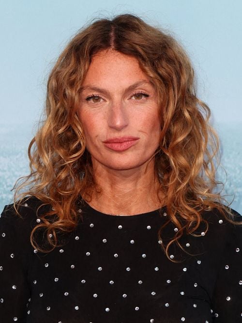 “Il est parti très vite” : Aurélie Saada (duo Brigitte) s’est retrouvée seule avec ses 2 filles après le départ de leur père