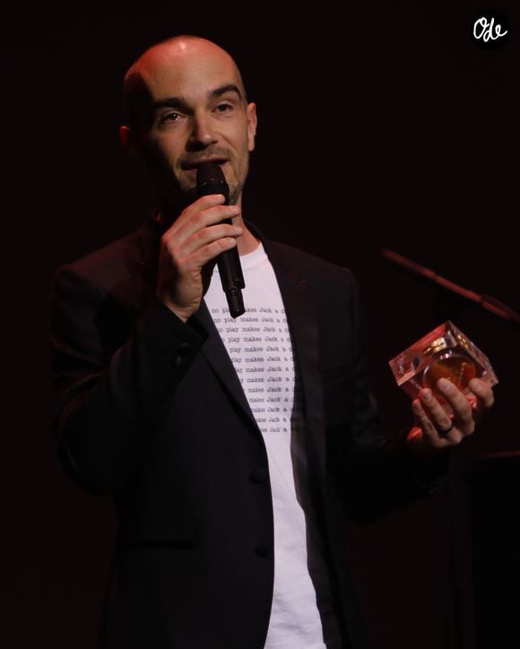 Grand Prix du répertoire jeune public pour Aldebert (Guillaume Aldebert) - Remise des Prix Sacem 2017 à la salle Pleyel à Paris, France, le 27 novembre 2017. Décernés chaque année, à l’issue d’un vote du conseil d’administration, les Grands Prix Sacem récompensent des auteurs, auteurs-réalisateurs, compositeurs et éditeurs de musique membres de la Sacem. Ces prix ont pour vocation de rendre hommage à de grandes carrières et de mettre en lumière des parcours prometteurs. © Marc Ausset-Lacroix/Bestimage | 00360268