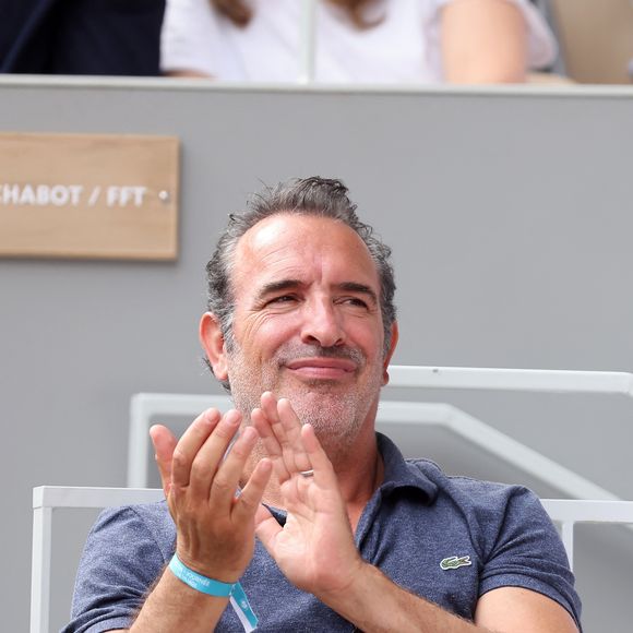 Jean Dujardin - Célébrités en tribunes des Internationaux de France de tennis de Roland Garros 2023 à Paris le 11 juin 2023. © Jacovides-Moreau/Bestimage