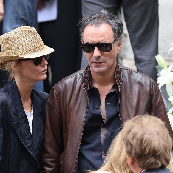 Le résultat était mitigé selon la presse

Vanessa Paradis et son mari Samuel Benchetrit - Sorties des célébrités aux obsèques de Jane Birkin en l'église Saint-Roch à Paris. Le 24 juillet 2023
© Jacovides-KD Niko / Bestimage
