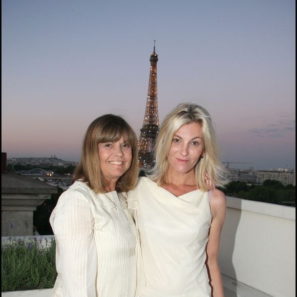 Elle est devenue une référence de la photographie mobile et de l'art digital.

Chantal Goya et sa fille Clarisse pour la fête du 14 juillet. Photo par BALDINI / BESTIMAGE
